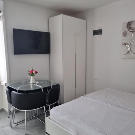 Apartments And Room Vela Senj  Extérieur photo