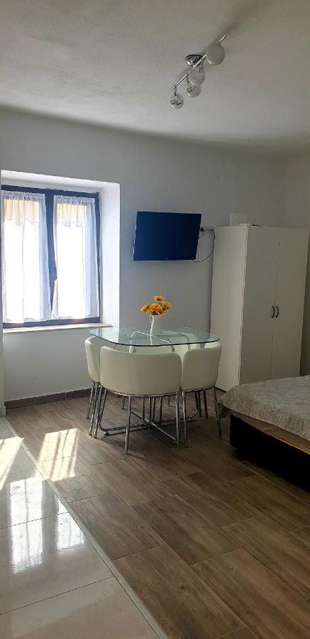 Apartments And Room Vela Senj  Extérieur photo