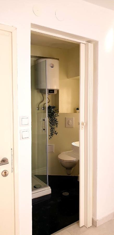 Apartments And Room Vela Senj  Extérieur photo