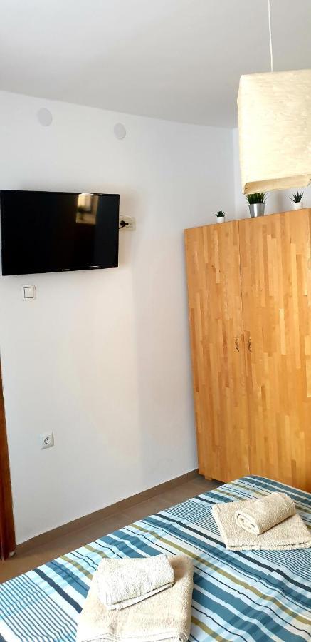 Apartments And Room Vela Senj  Extérieur photo