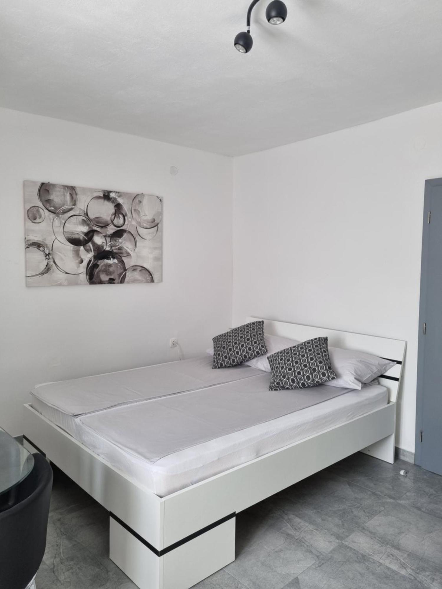Apartments And Room Vela Senj  Extérieur photo