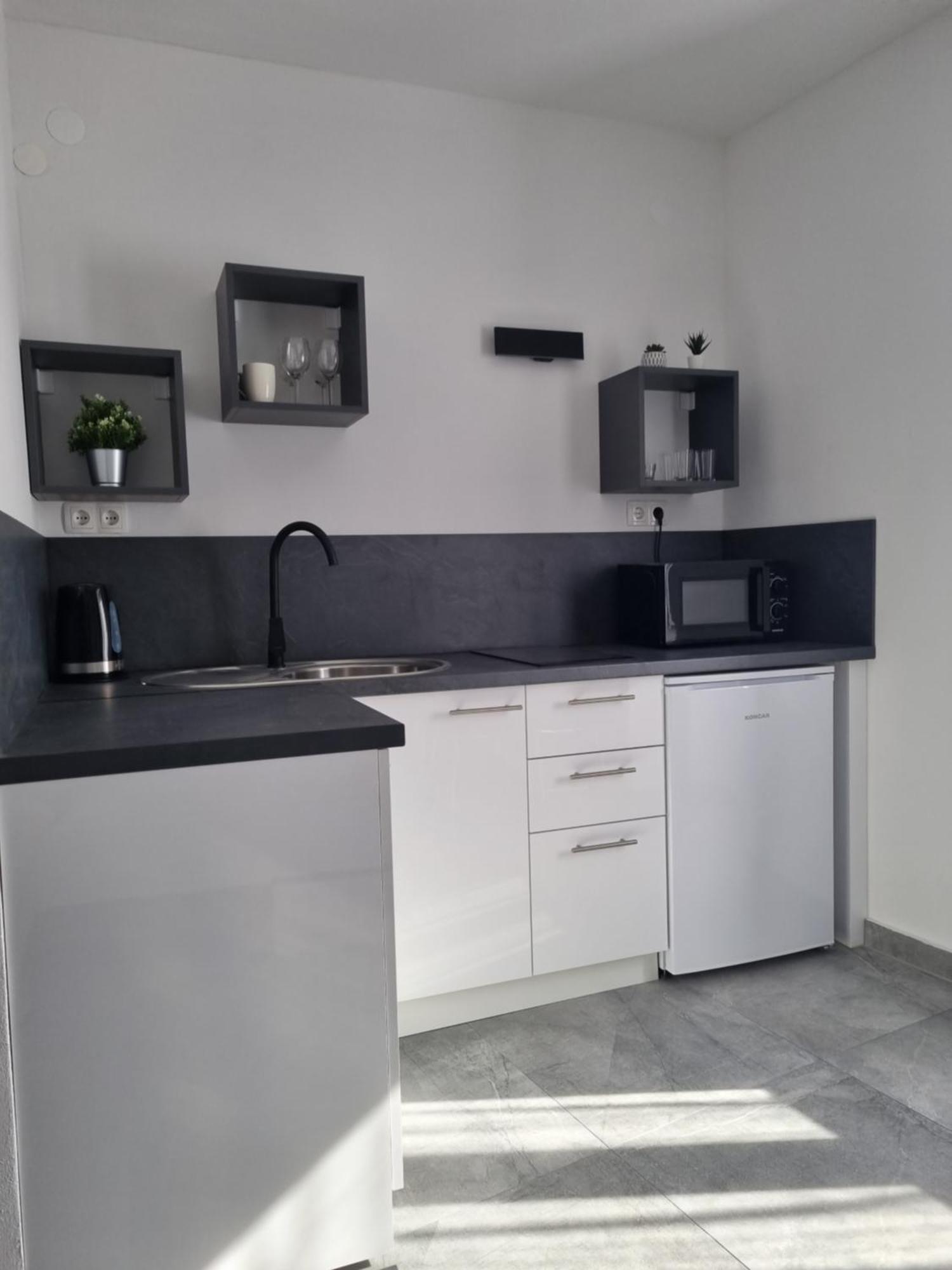 Apartments And Room Vela Senj  Chambre photo